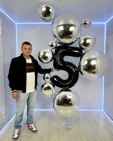 Цифра с серебряными пузырями