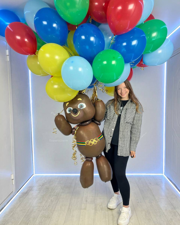 Олимпийский мишка с воздушными шарами