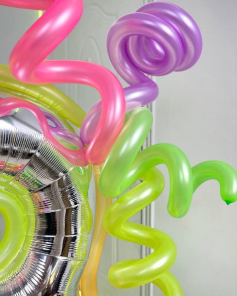 Воздушные шары в стиле дискотеки 90х