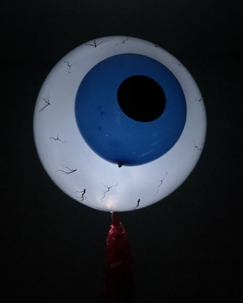 Шар в виде страшного глаза
