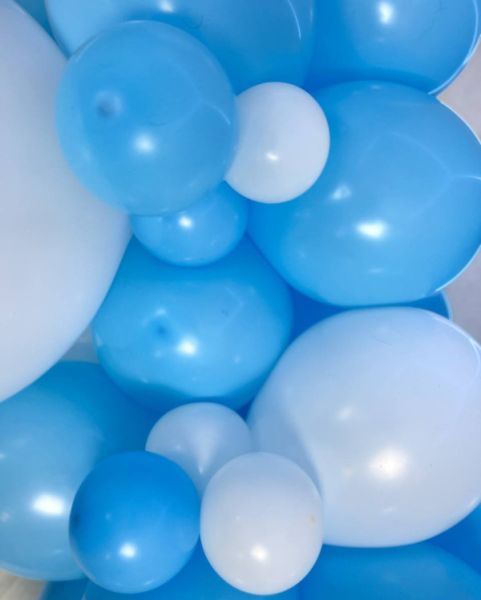 Гирлянда из шаров бело голубая