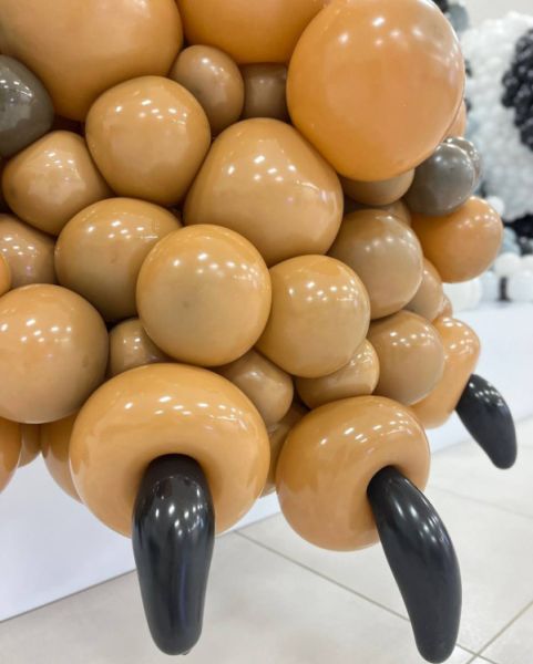 Большой медведь из шаров