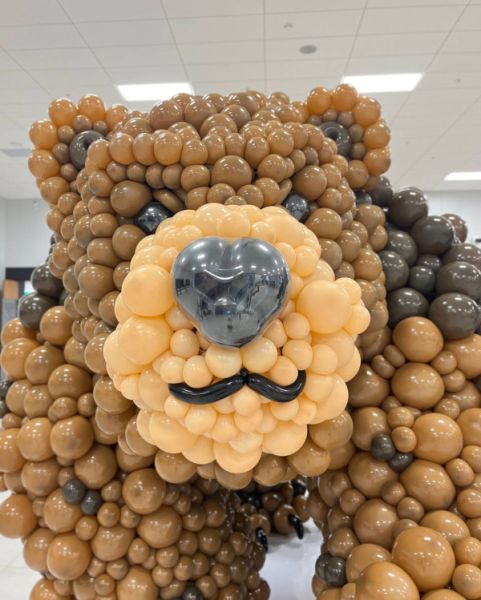 Большой медведь из шаров