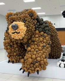 Большой медведь из шаров