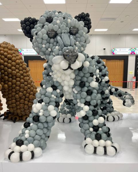 Снежный барс из шаров