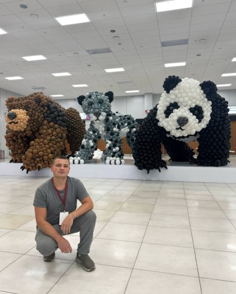 Снежный барс из шаров