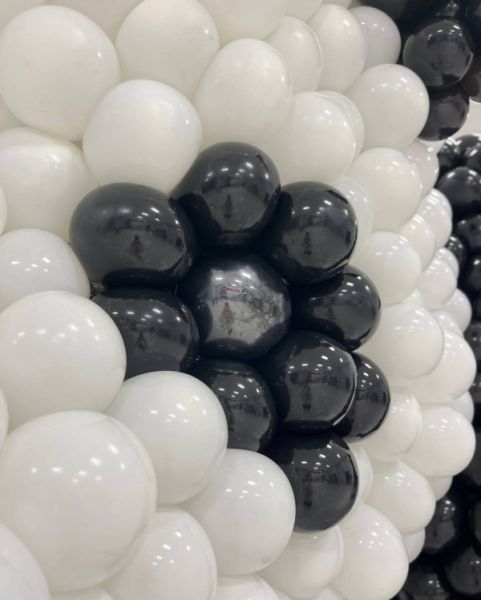 Огромная панда из шаров