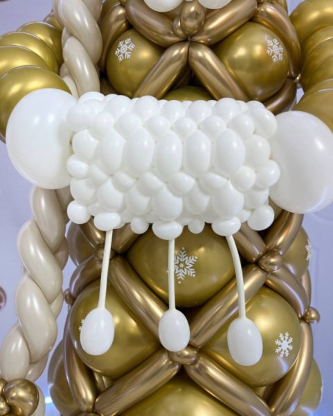 Дед мороз и снегурочка из воздушных шаров