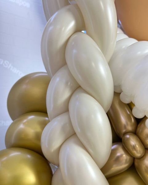 Дед мороз и снегурочка из воздушных шаров