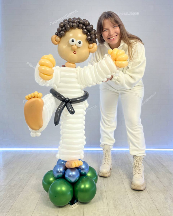 Каратист из воздушных шаров