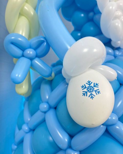 Фигуры дедушки мороза и снегурочки