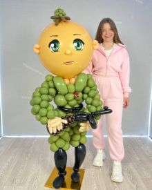 Герой с гвоздиками