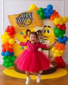 Фотозона с конфетами M&M