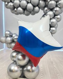 Цифра из воздушных шаров с самолётами