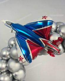Цифра из воздушных шаров с самолётами