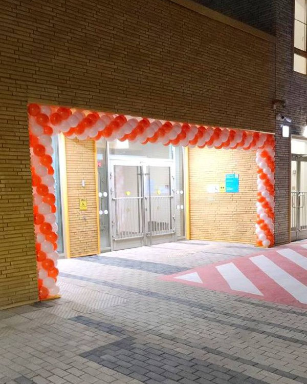 Оранжевая гирлянда из шаров