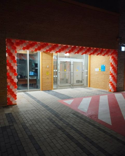 Оранжевая гирлянда из шаров