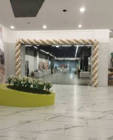 Бело золотая гирлянда из шаров