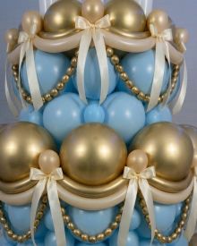 Голубой торт из шаров