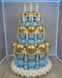 Голубой торт из шаров