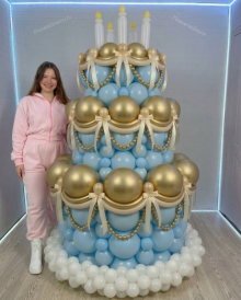 Голубой торт из шаров