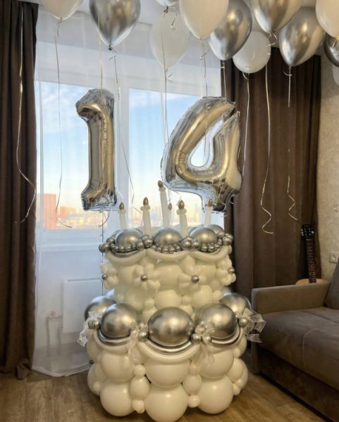 Белый торт из шаров