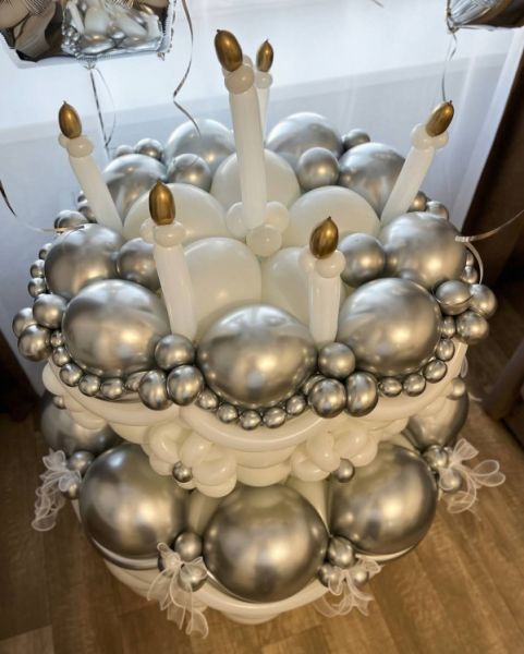 Белый торт из шаров