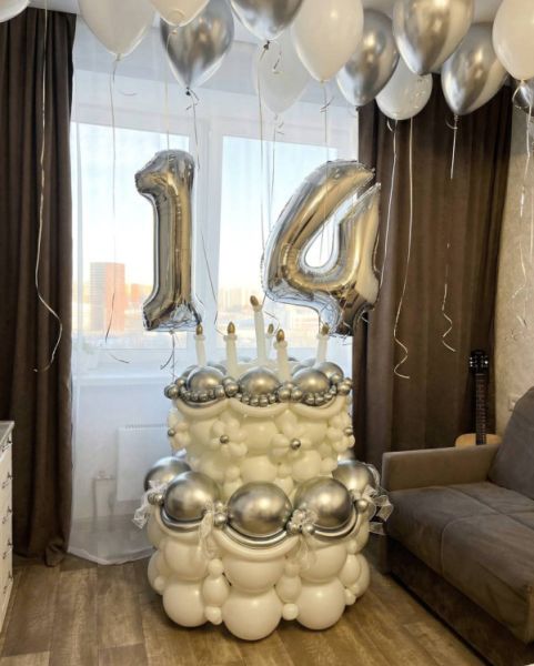 Белый торт из шаров