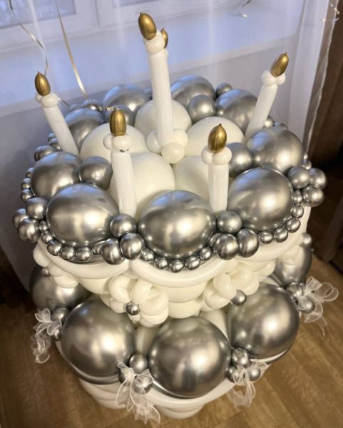 Белый торт из шаров