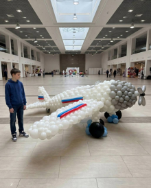 Самолёт из шаров