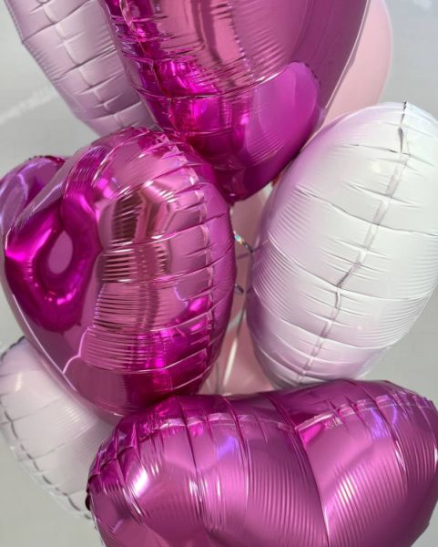 Шар цифра 8 с сердцами