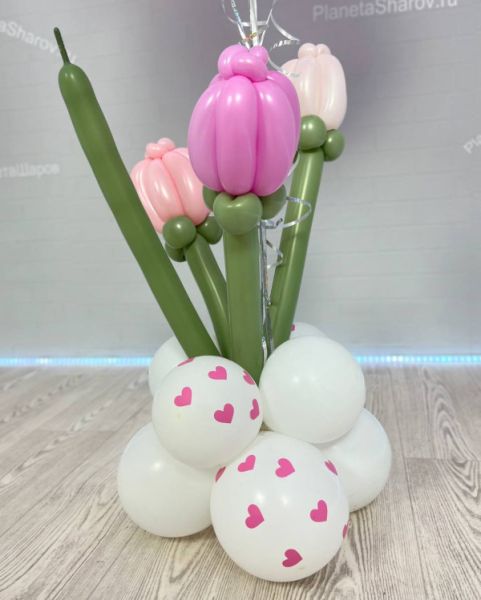 Шар цифра 8 с сердцами