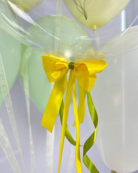 Фонтан из шаров на 8 марта